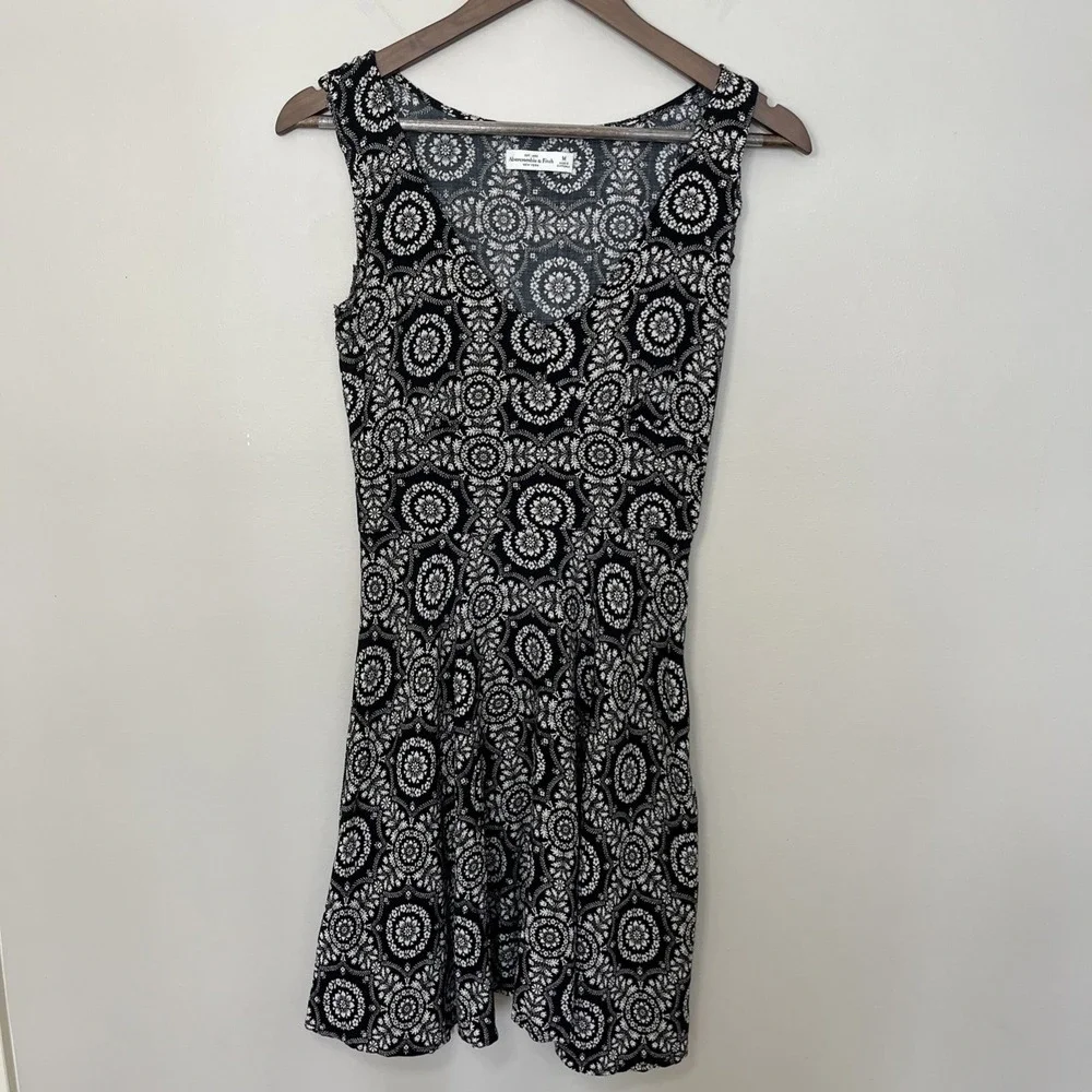 Abercrombie Fitch Sleeveless Skater Dress Black White Fit‎ Flare Sz Medium - Picture 2 of 6